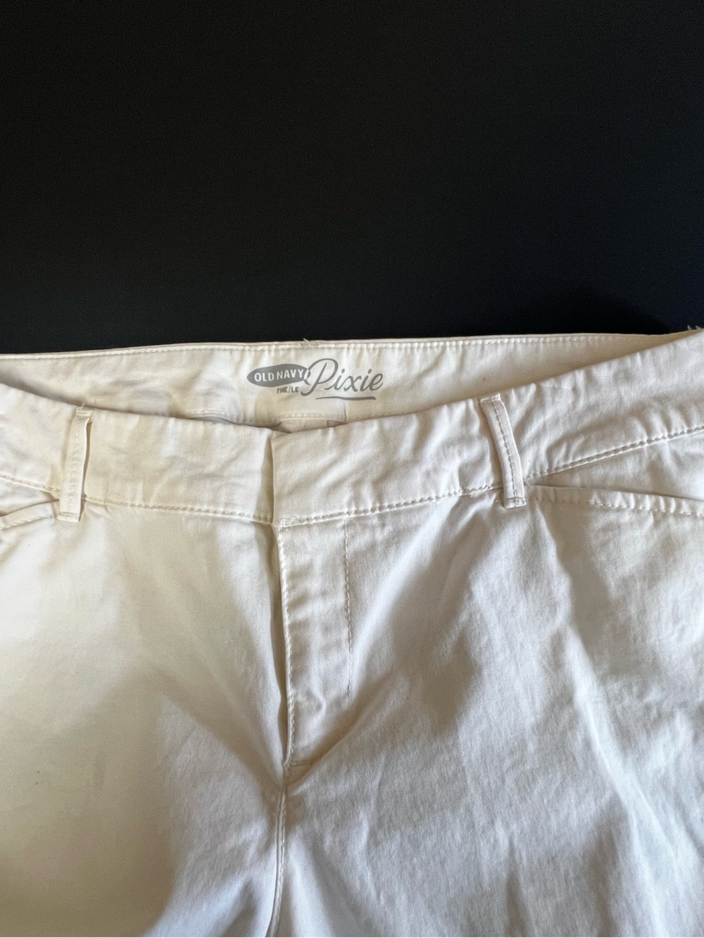 OLD NAVY PIXIE  PANTS IN LIGHT CREAM COLOR. SIZE 6  REG. STRAIGHT LEG - Picture 4 of 8